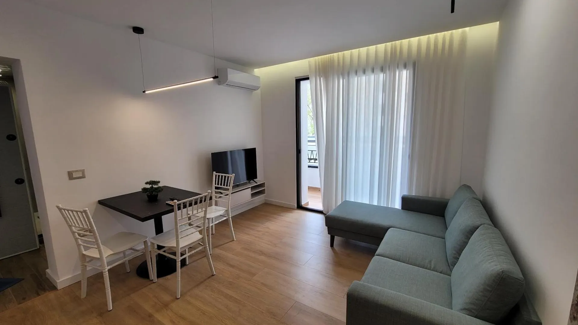 Aura Apartments Tirana 1 0*,  Albania