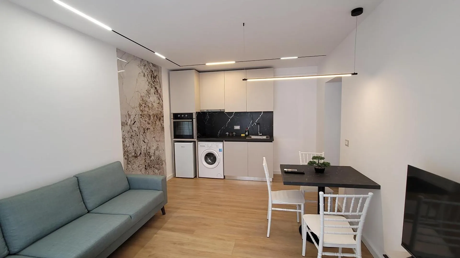 Aura Apartments Tirana 1