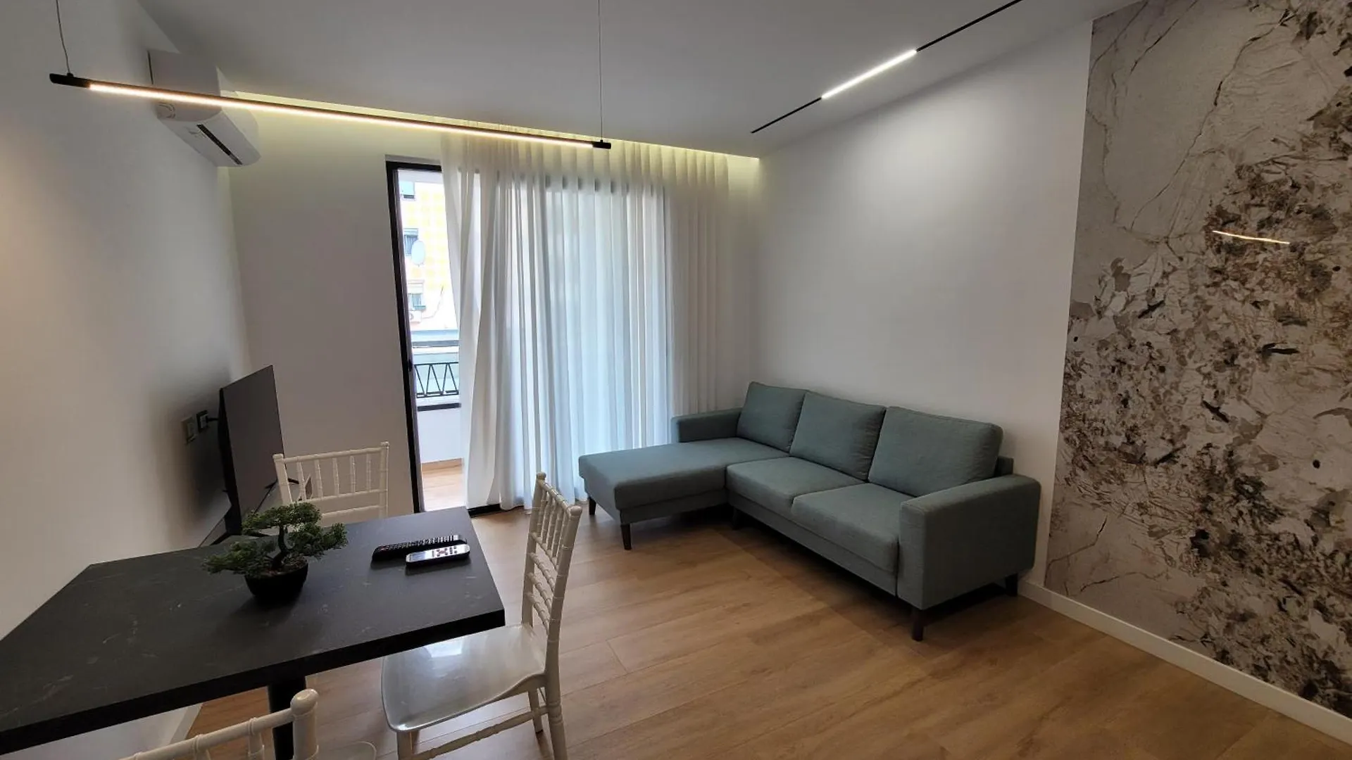 Aura Apartments Tirana 1