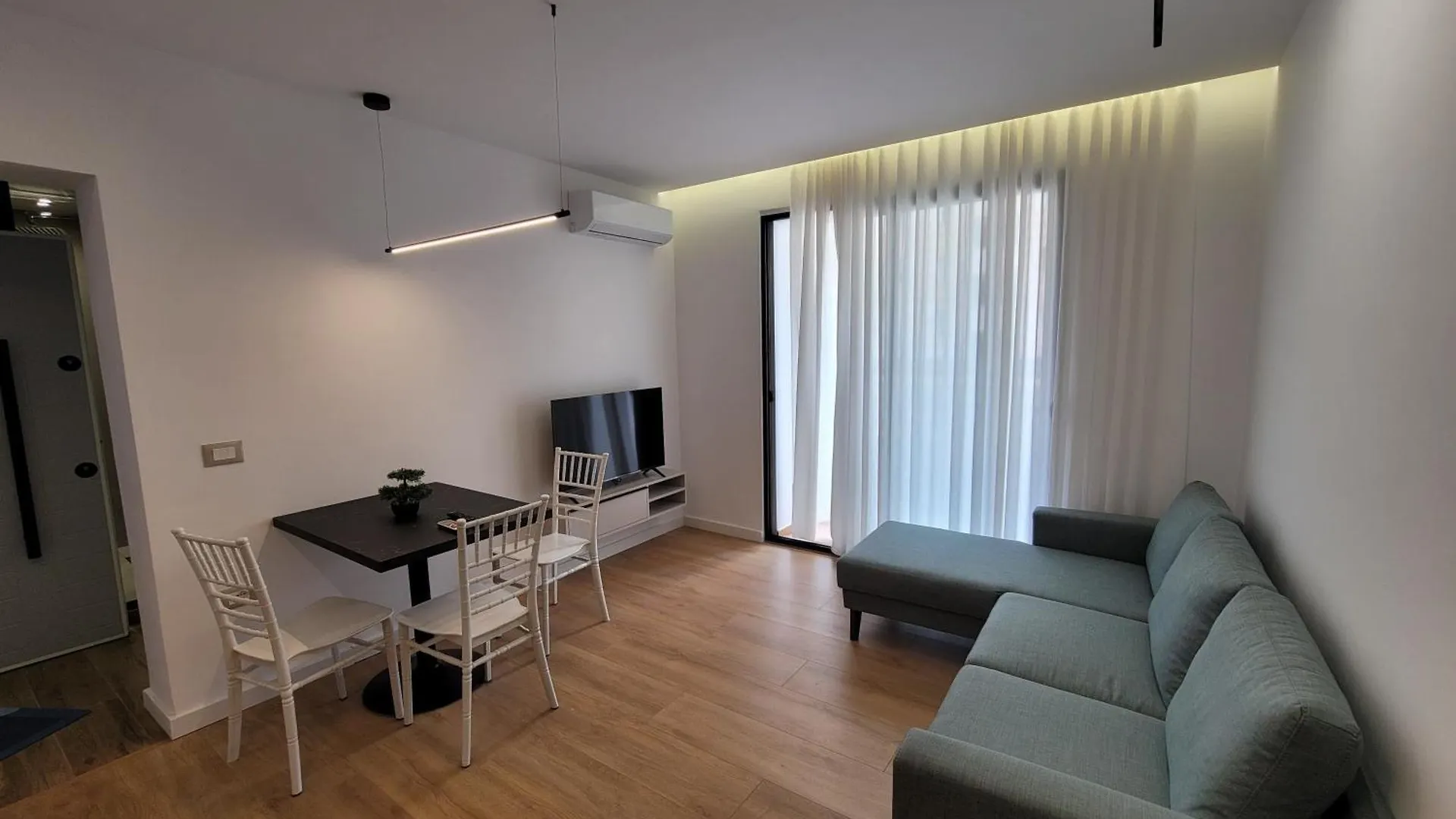 Aura Apartments Tirana 1