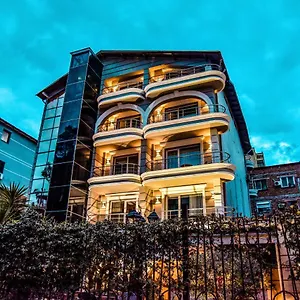 Broadway Тирана